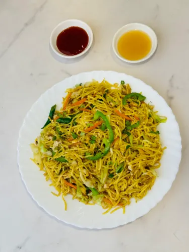 CHICKEN NOODLES